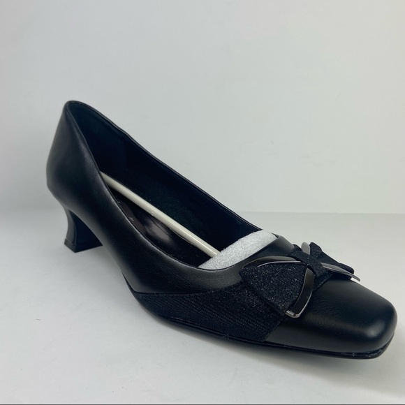 Easy Street • Rejoice Bow Pumps - Picture 6 of 14